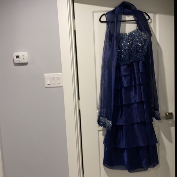 NWT stunning Jovani beaded top gown with beaded wrap - Picture 4 of 5